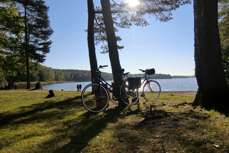 Bicycles in the sun & relaxed atmosphere  at lake Grossensee